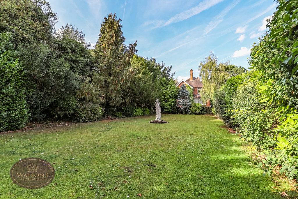 Property photo 2 of 37