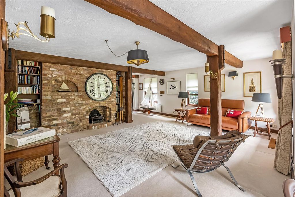 Property photo 2 of 19 12-Sycamore-Close-2.Jpg