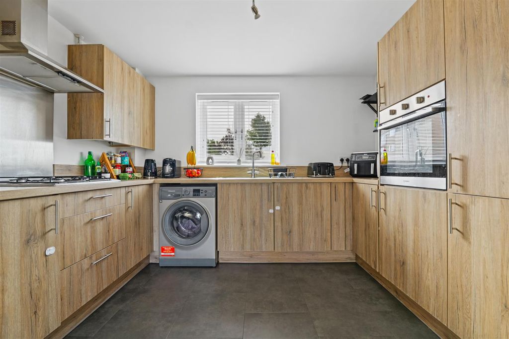 Property photo 2 of 37