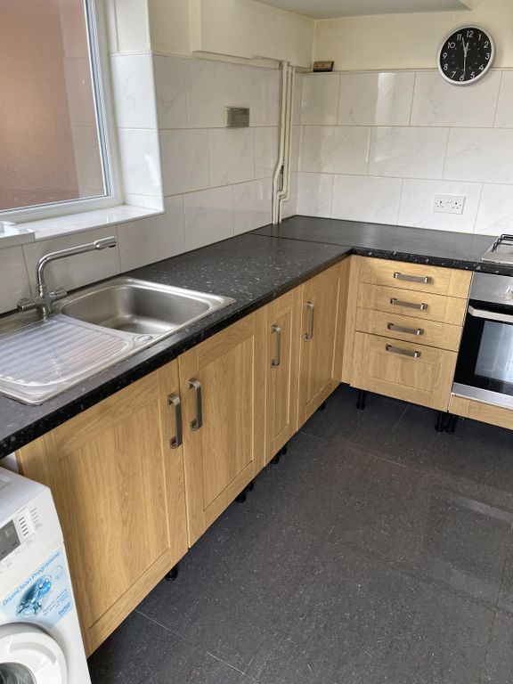 Property photo 1 of 12 3 Bed Furnished Semi Detached House
