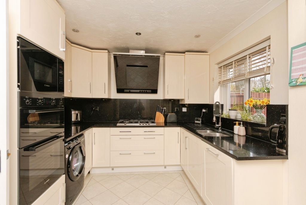 Property photo 3 of 17 Photo