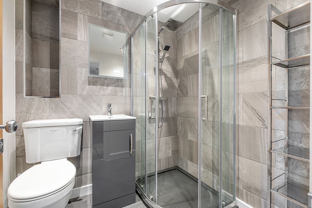 Property photo 3 of 7 Bathroom