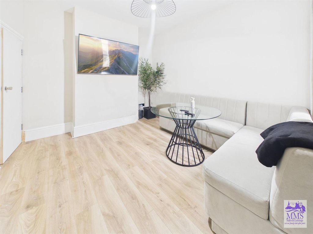 Property photo 3 of 13 Cam04098G0-Pr0176-Still003.Jpg