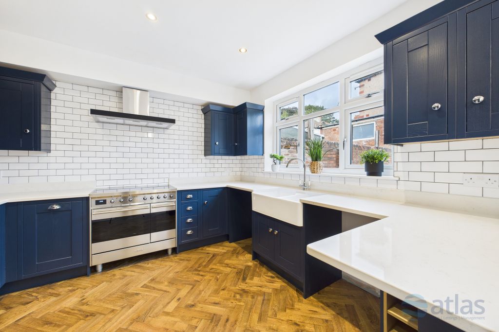 Property photo 2 of 21 Kitchen / Dining Room