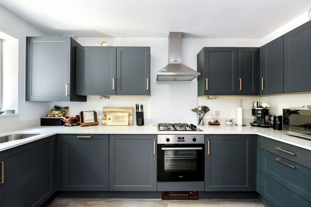 Property photo 2 of 21