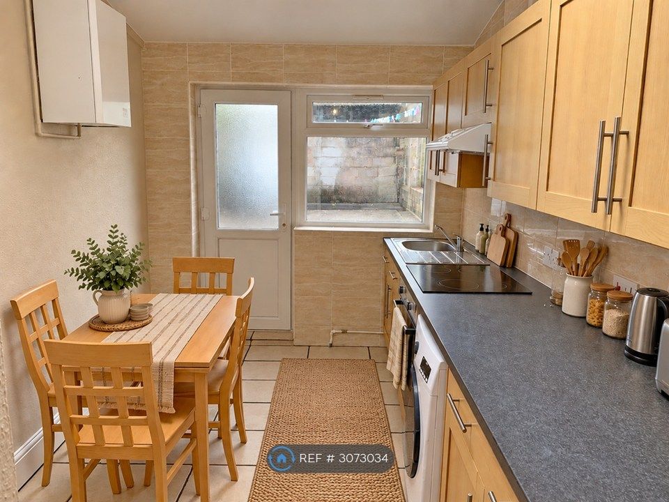 Property photo 1 of 8 Kitchen