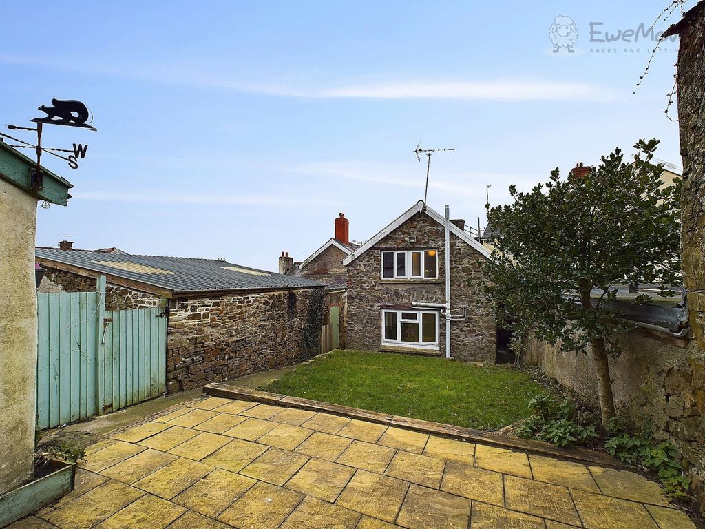 Property photo 1 of 16 Ewemove South Molton - East Street - Rear