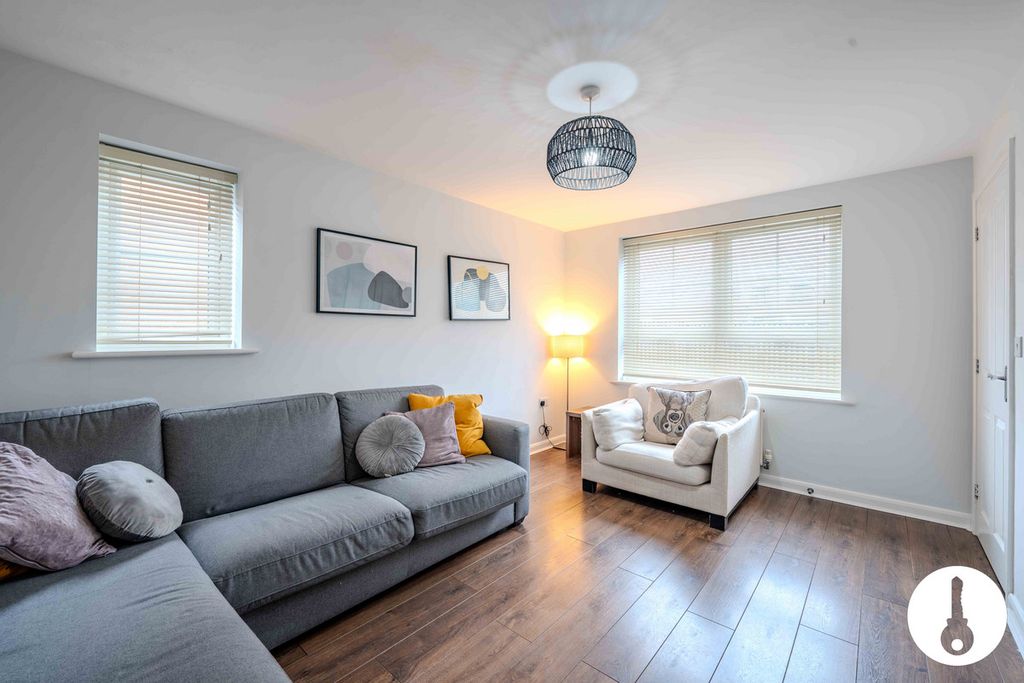 Property photo 2 of 32