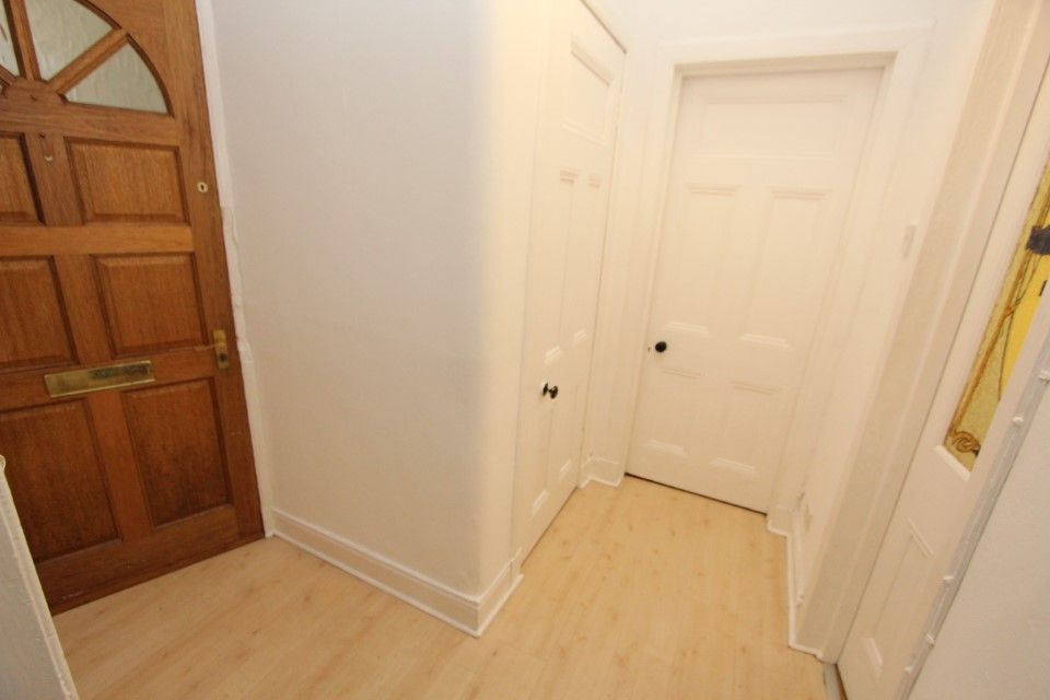 Property photo 3 of 9 Hall