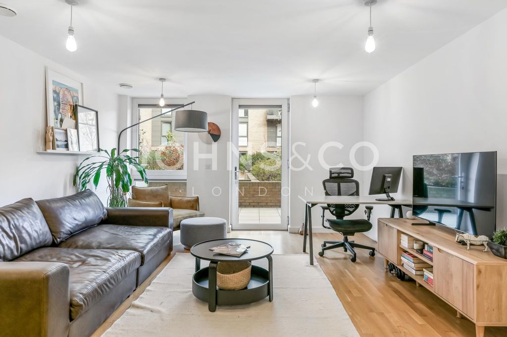 Property photo 2 of 8