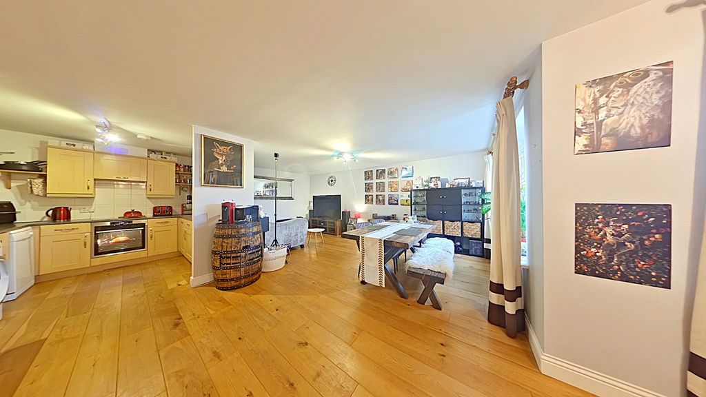 Property photo 3 of 14 Dining Area