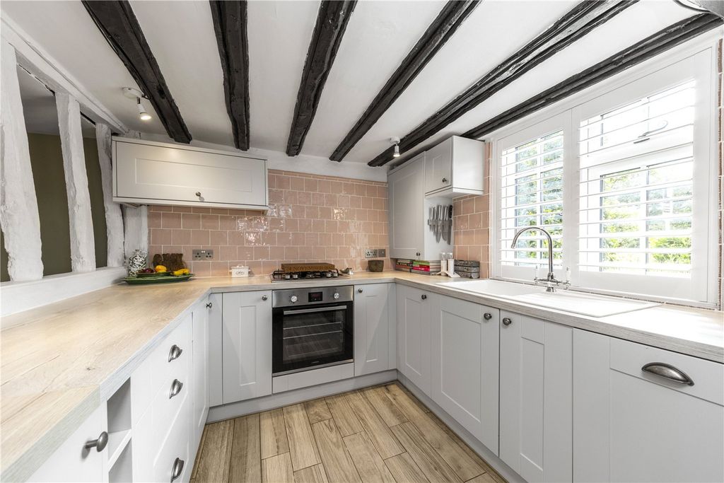 Property photo 3 of 17 Kitchen