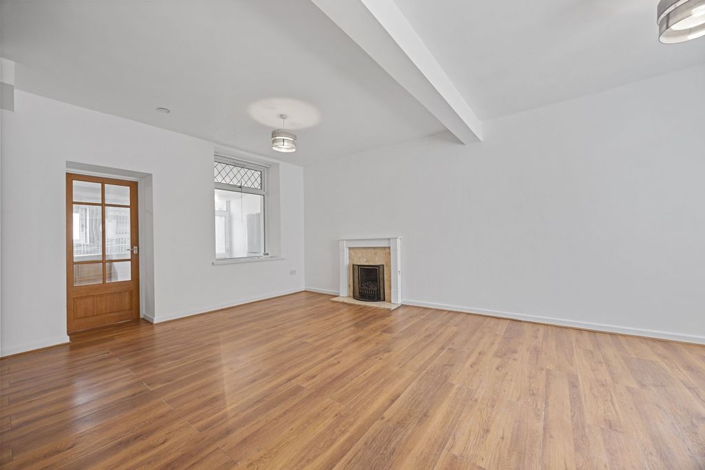 Property photo 3 of 26 Lounge/Dining Room