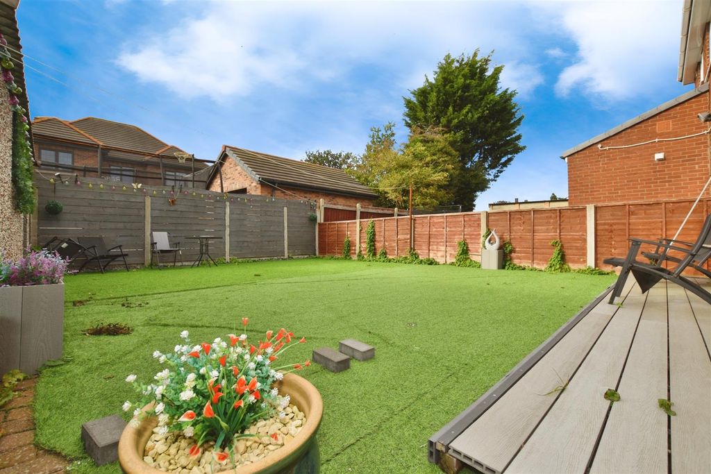 Property photo 3 of 12 5B2Be8ce-Garden.Jpg