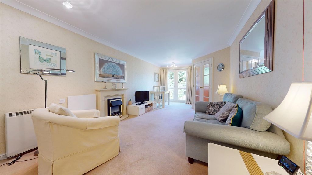 Property photo 3 of 21 Henbury Court Living Room