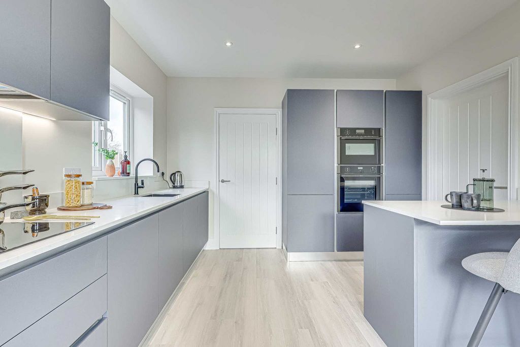 Property photo 3 of 37