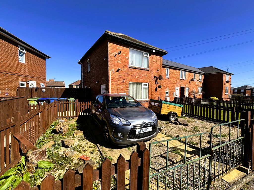 Property photo 1 of 9 Semi Detached For Rent