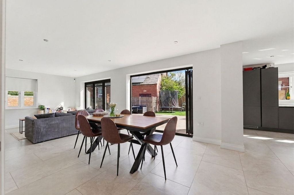 Property photo 1 of 31