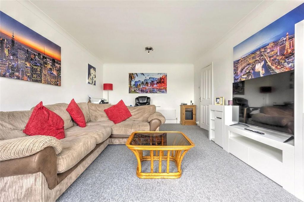 Property photo 3 of 10 Living Room