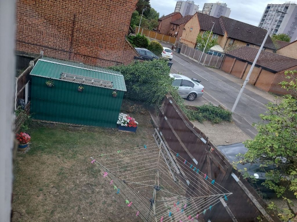 Property photo 2 of 8 Garden