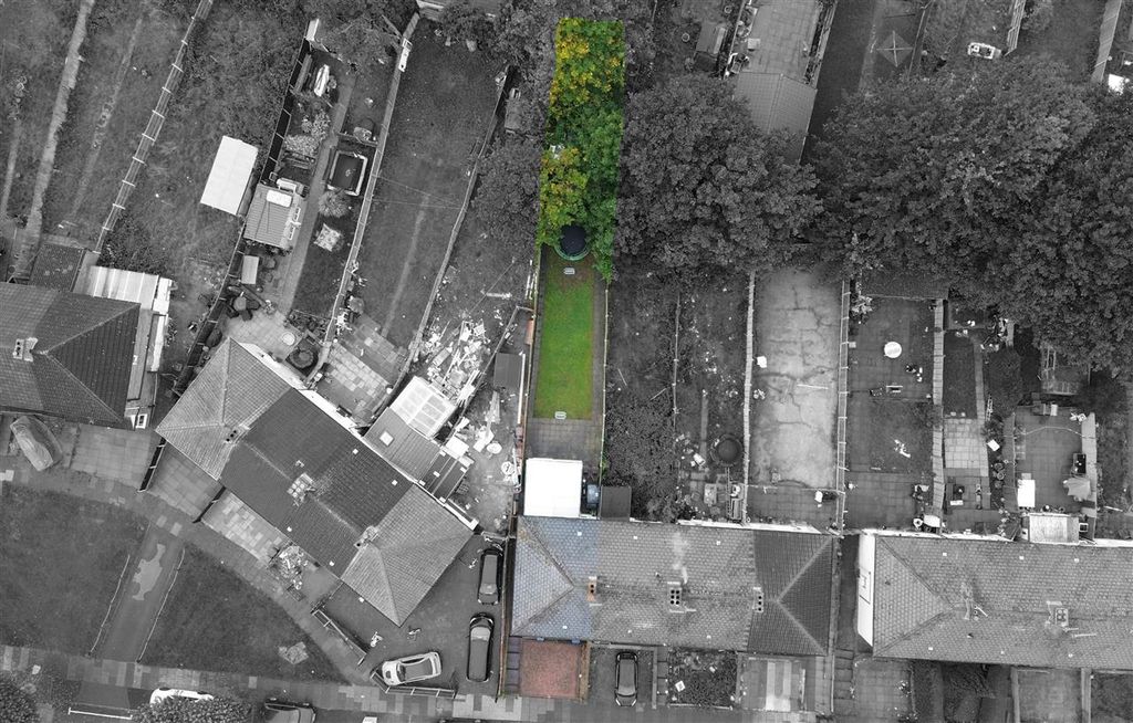 Property photo 2 of 18 Approach