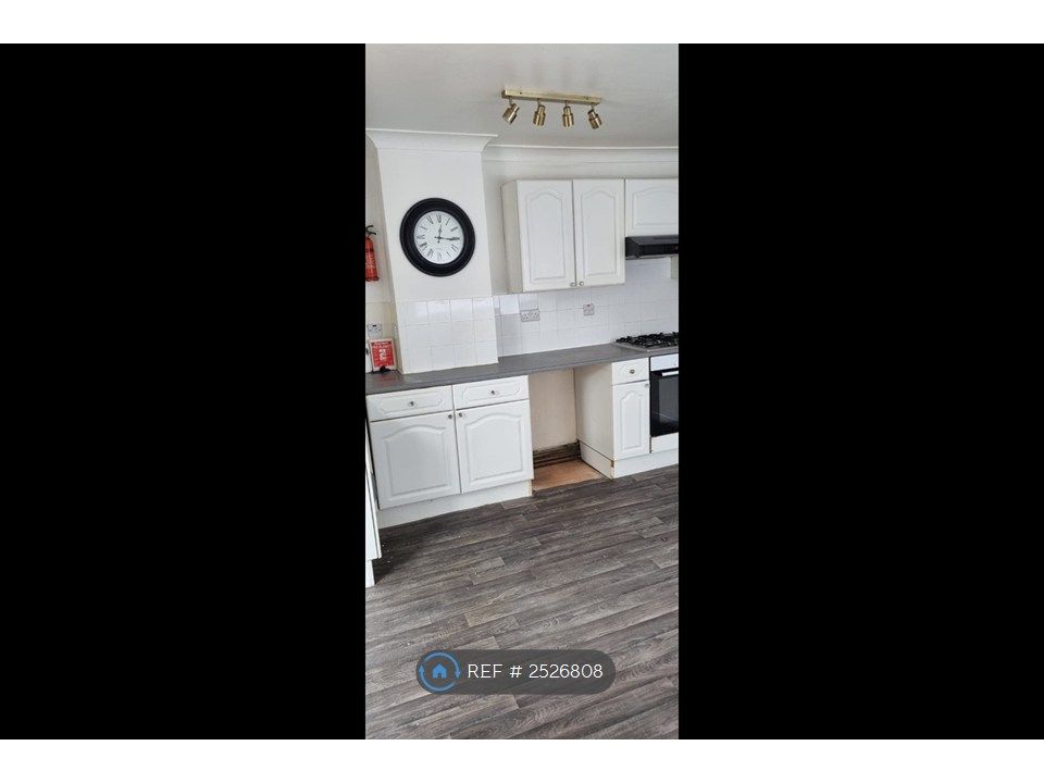 Property photo 2 of 11 Kitchen