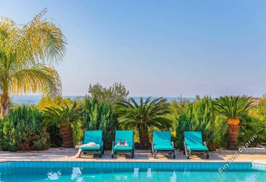 Property photo 3 of 18