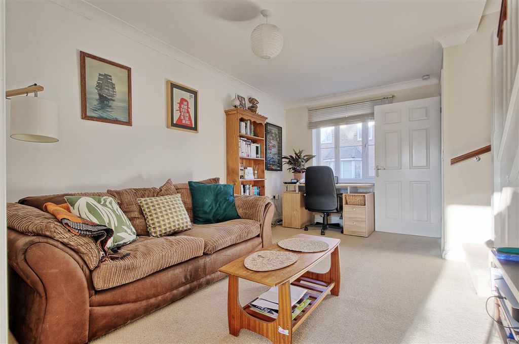 Property photo 2 of 10 Living 4.Jpg