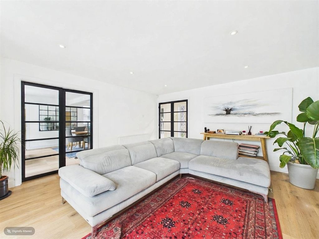 Property photo 3 of 27 Cam02833G0-Pr0881-Still012-002.Jpg