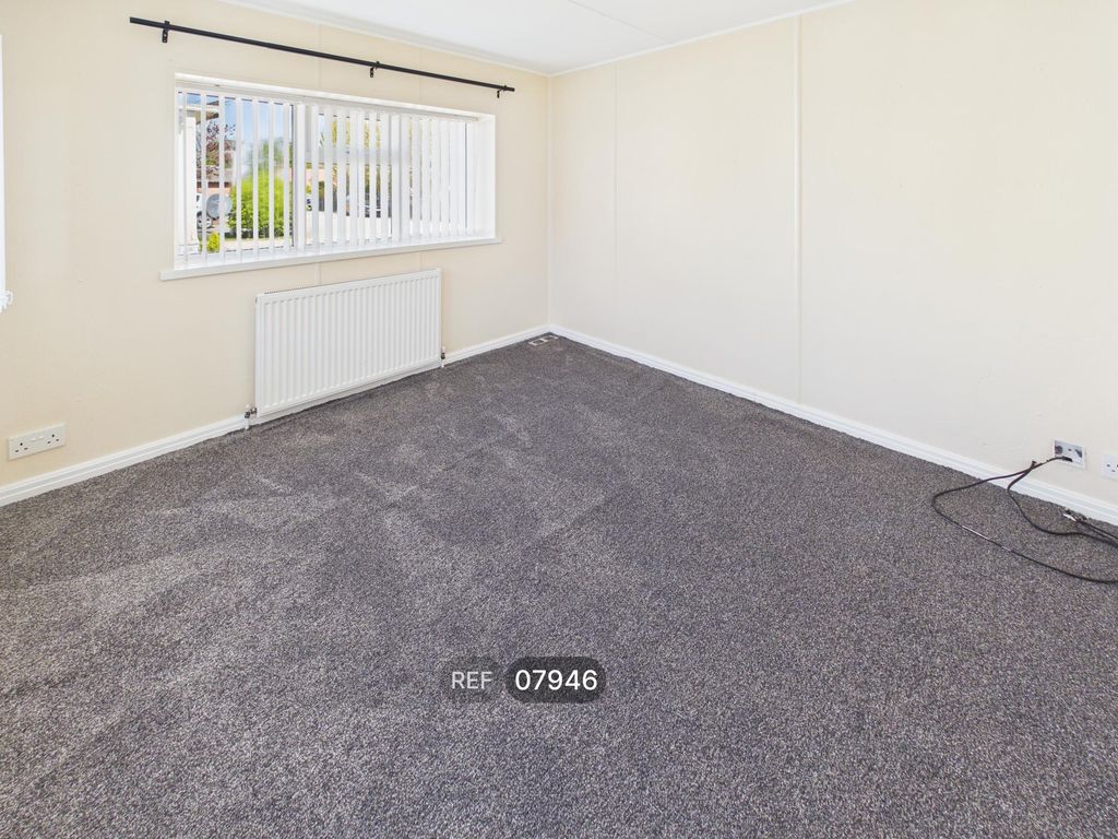 Property photo 3 of 11 Living Room