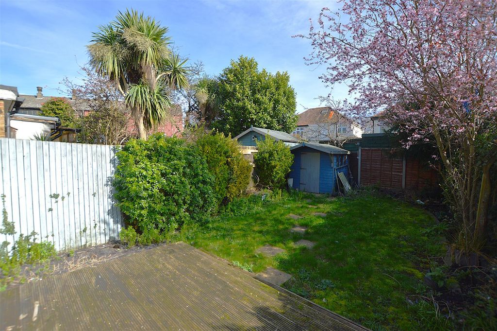 Property photo 3 of 14 5 Maswell Park Road Garden.Jpg