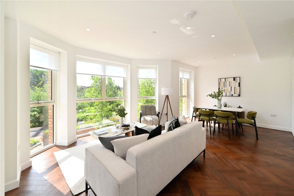 Property photo 1 of 17 Living Space