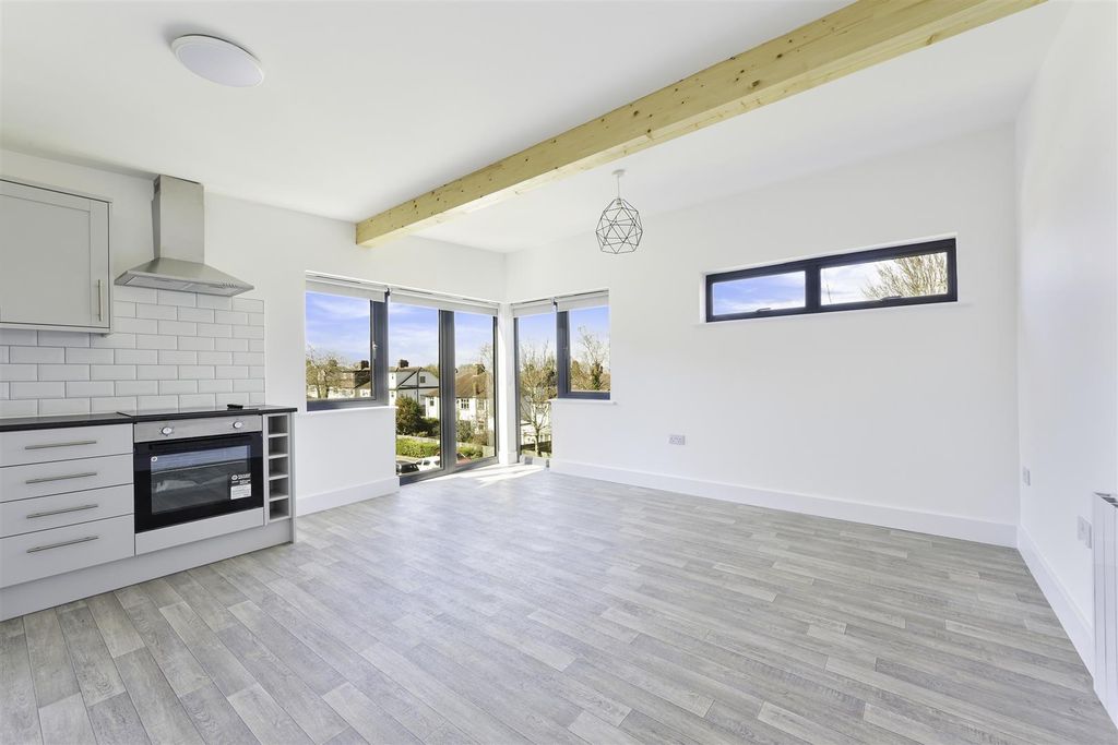 Property photo 3 of 10 High Street, - (3).Jpg