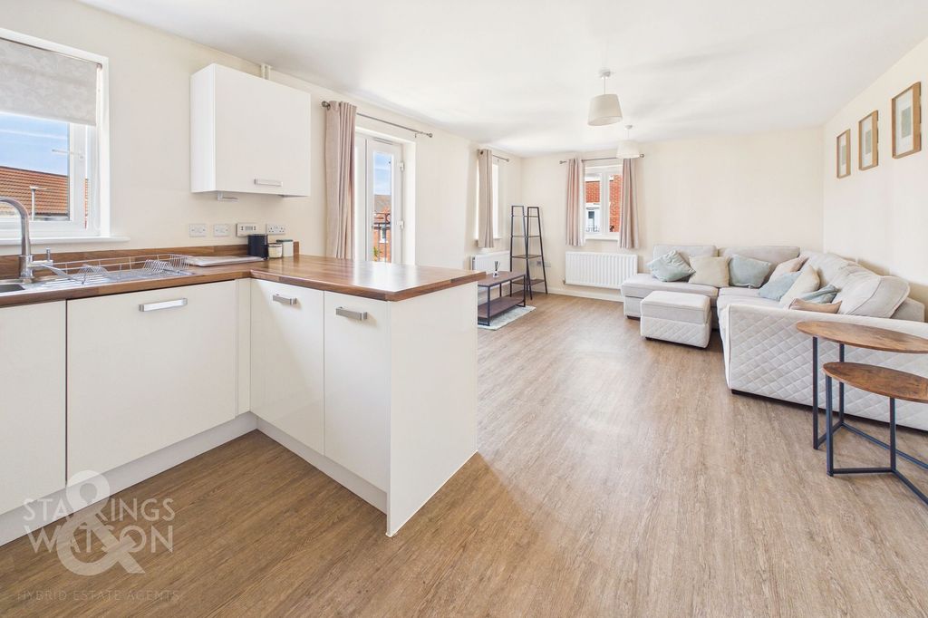 Property photo 2 of 14
