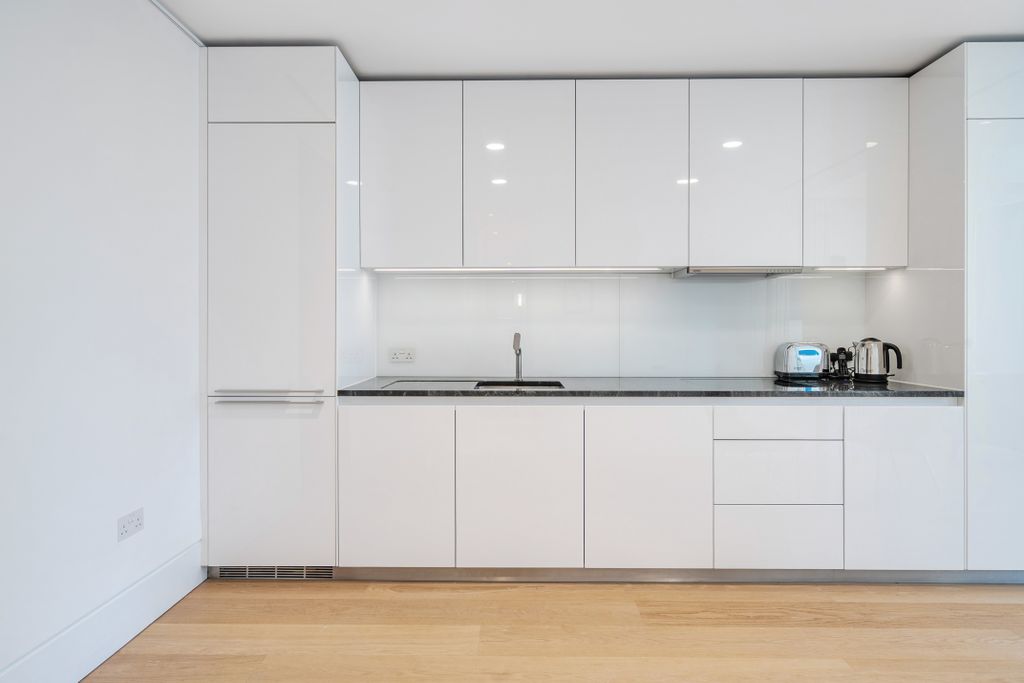 Property photo 3 of 14 Kitchen 2.0