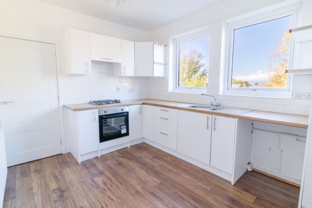 Property photo 2 of 28 Dining Kitchen