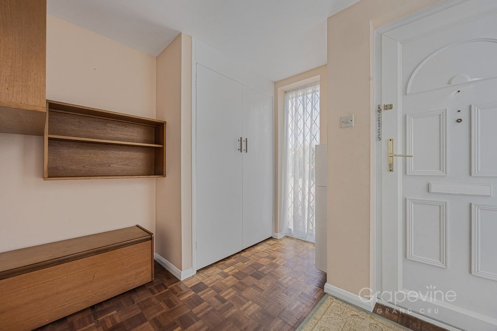 Property photo 3 of 37