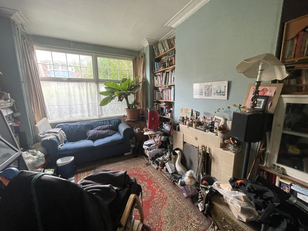 Property photo 2 of 12