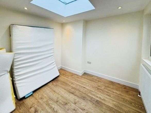 Property photo 1 of 17 Pbox-Bedroom-343457.Jpg