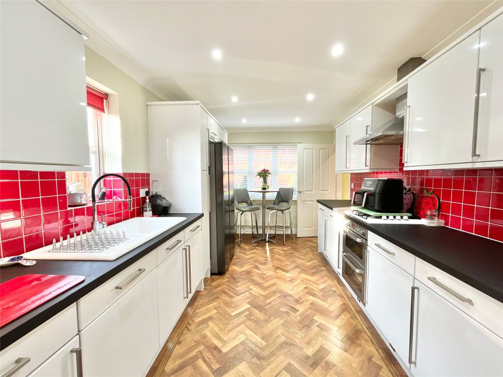 Property photo 3 of 33 Kitchen