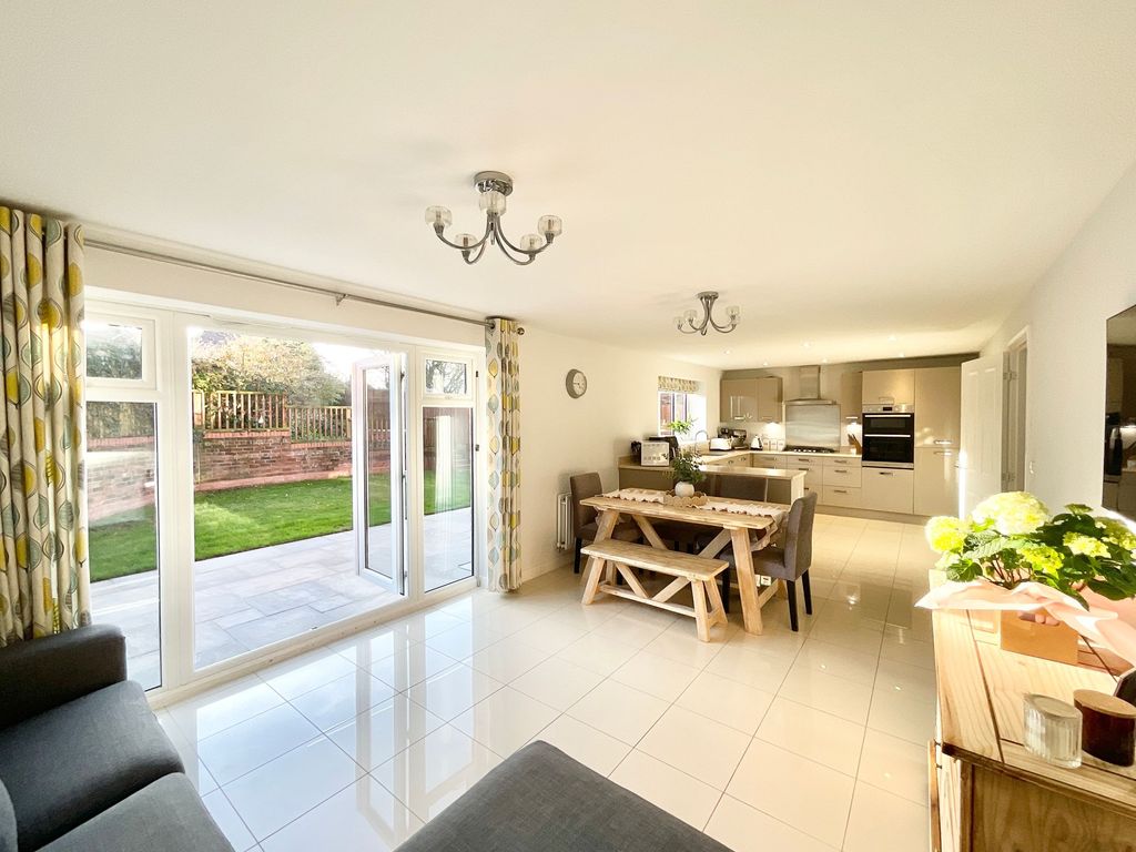 Property photo 3 of 31