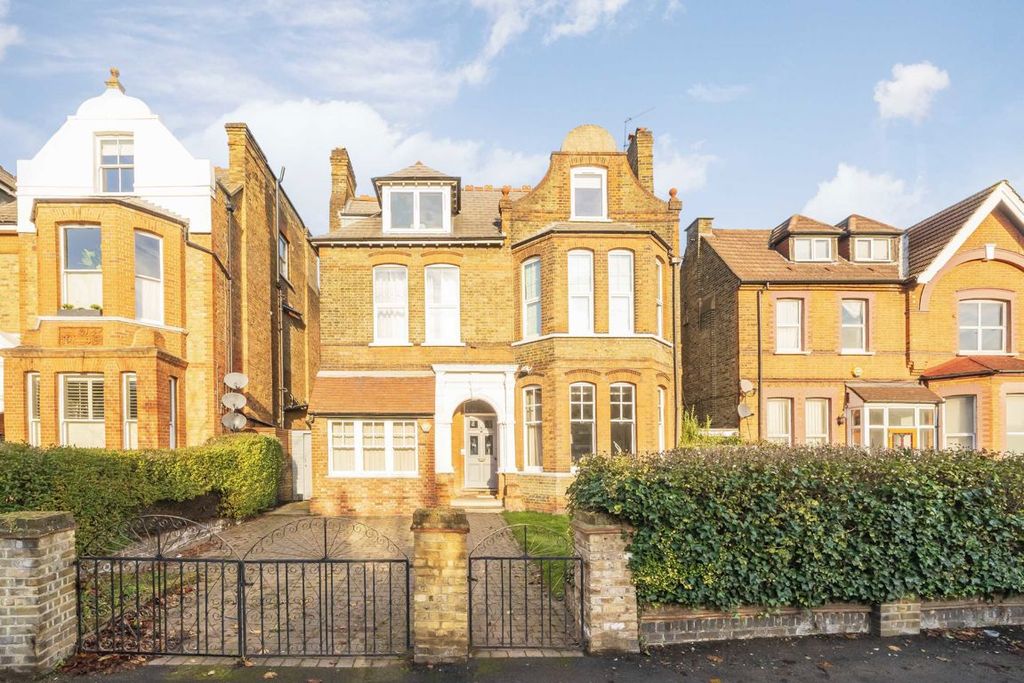 Property photo 1 of 12