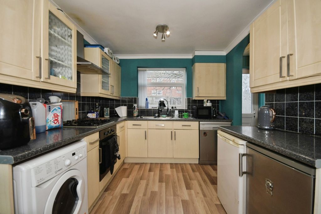 Property photo 2 of 17 Photo