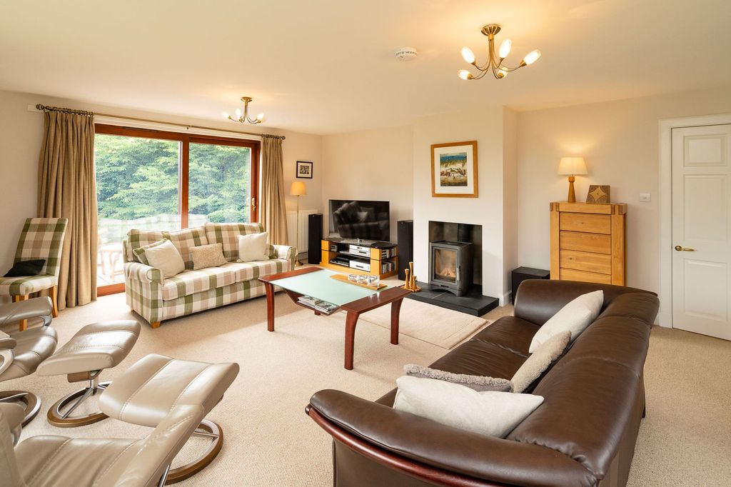 Property photo 3 of 46 Sitting Room