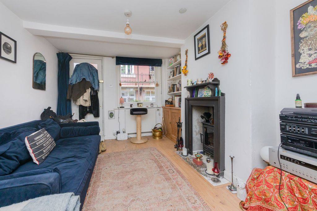 Property photo 3 of 11