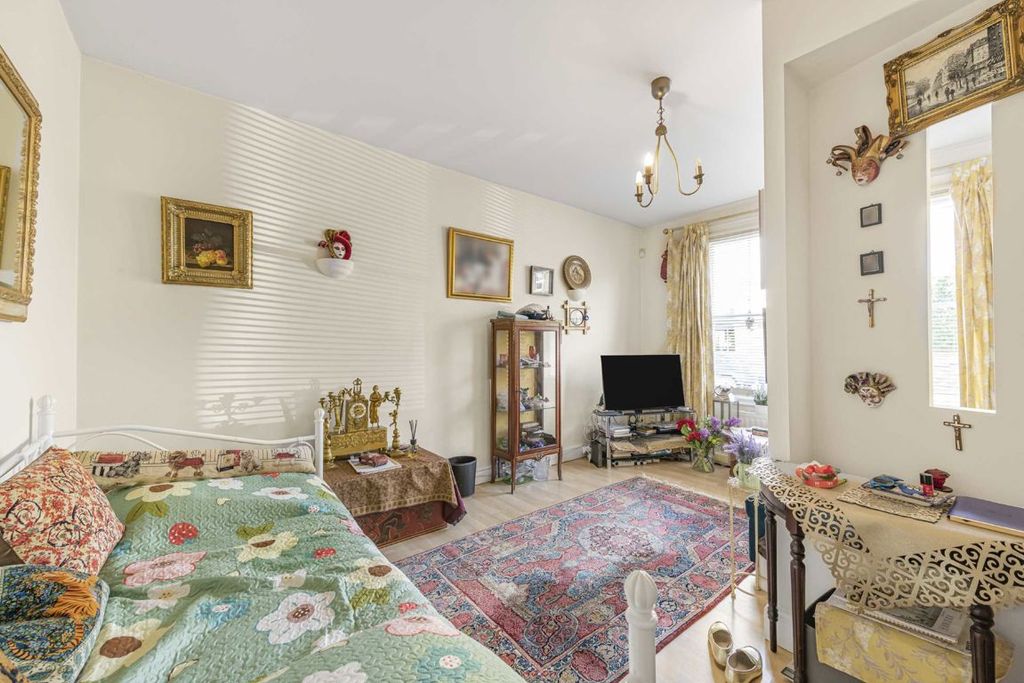 Property photo 2 of 6