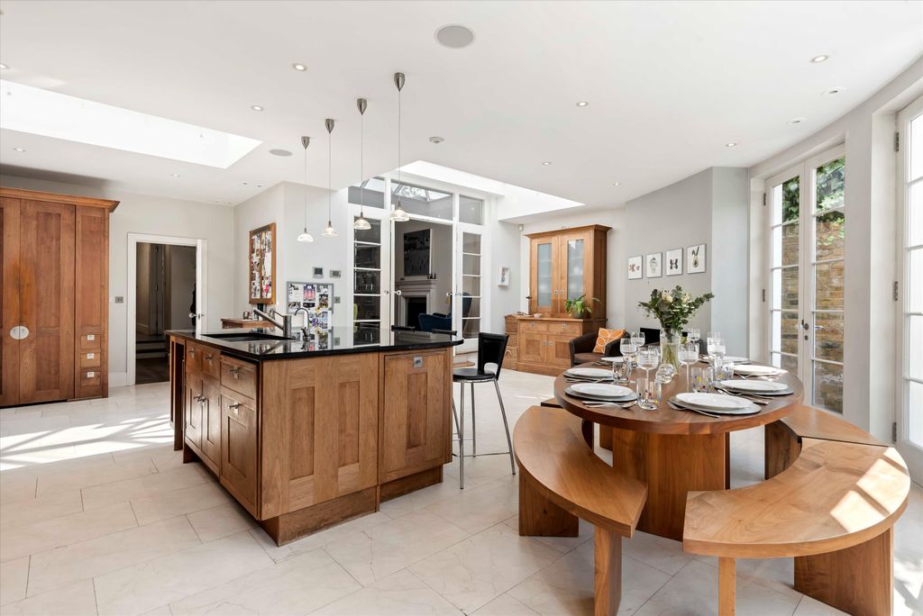 Property photo 2 of 14 Image