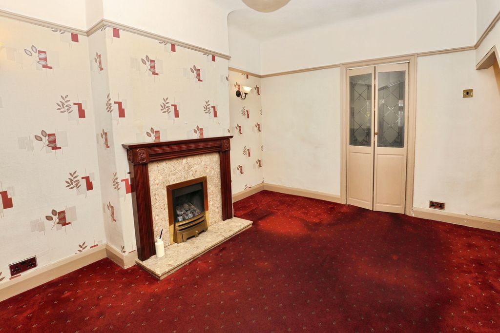 Property photo 2 of 14 Lounge