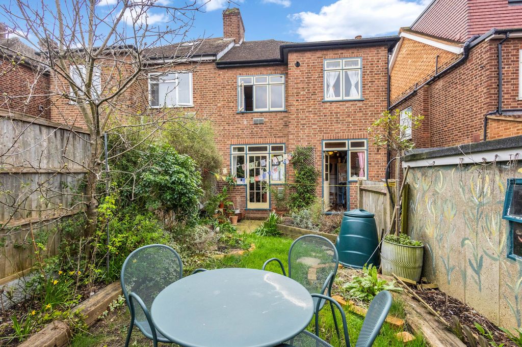 Property photo 2 of 18