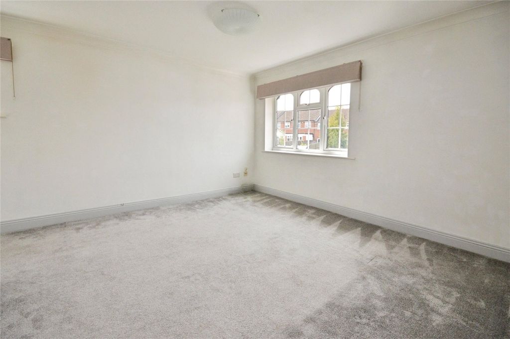 Property photo 2 of 8 Picture No. 17